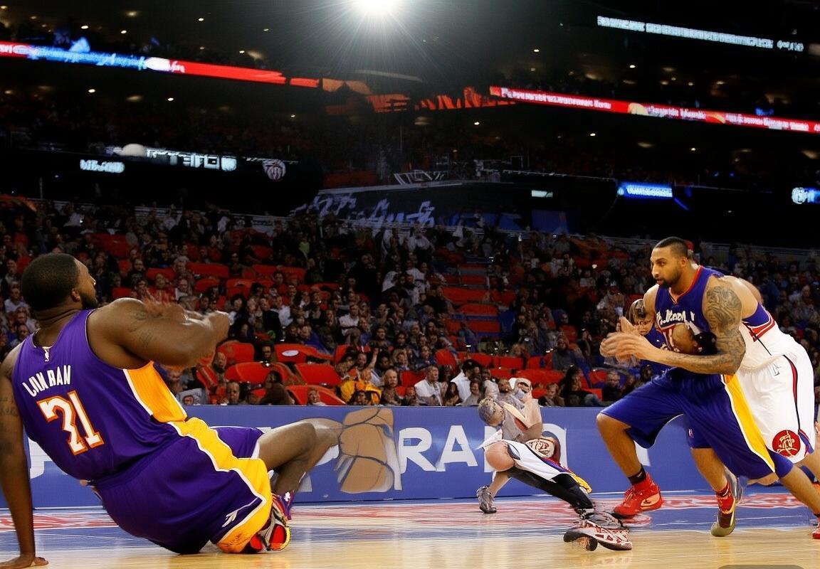 2014洛杉矶湖人vs快船：巅峰对决闪耀NBA西部星空(图2)